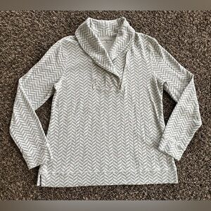 Croft & Barrow Women’s 1/4 cowl neck chevron sweater (gray/white) size Medium